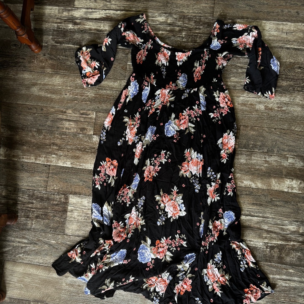 Torrid Maxi Dress with rouched top and bell like sleeves.